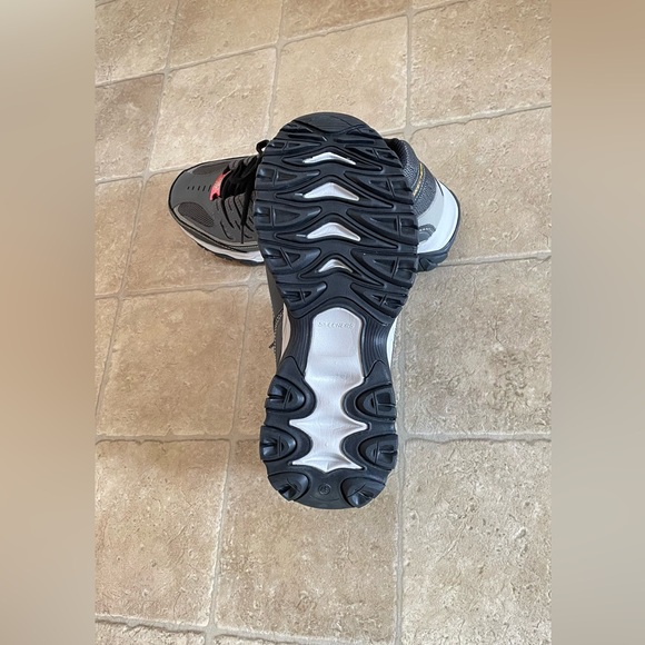 Skechers Men's Gray Athletic Shoes, New with Tags, size 10.5 W - Picture 7 of 7